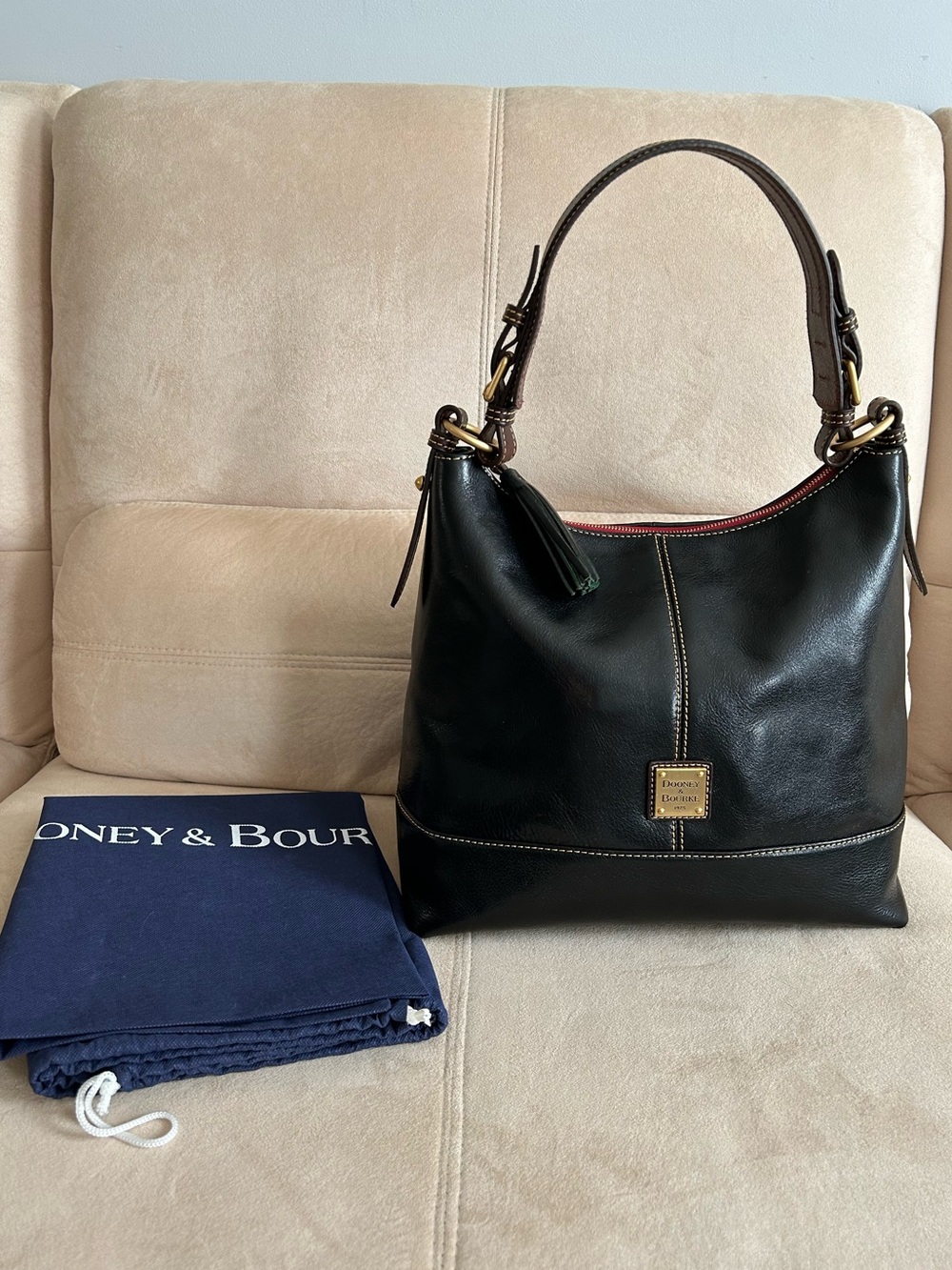 NEW Dooney & Bourke Elegant Large Leather Timeless Shoulder Bag with DB Dust Bag